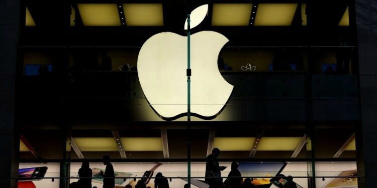 Don’t Think Different via @commentarymagazine