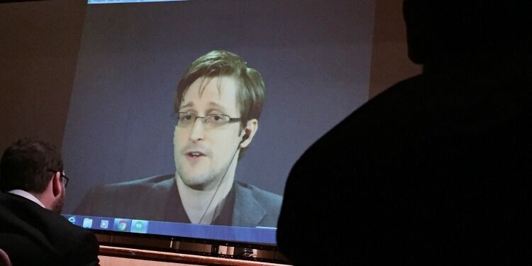 The Depravity of Snowden Boosters via @commentarymagazine